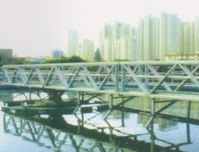 ZCGN型中(zhong)心傳動垂架(jià)式刮泥機